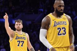  -詹皇(huáng)让湖人高层难堪！首(shǒu)次承认浓眉(méi)哥(gē)才是真大腿，暗讽东契奇防守差