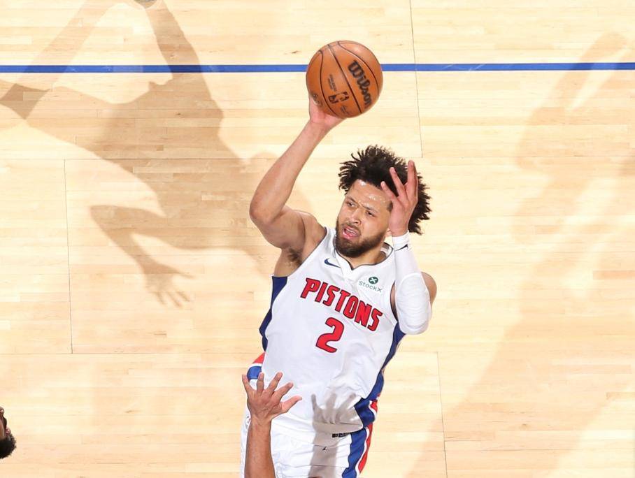 东部第一轰然倒地！坎宁安30+8+8难救主，奇才掀翻活塞欢迎浓眉哥