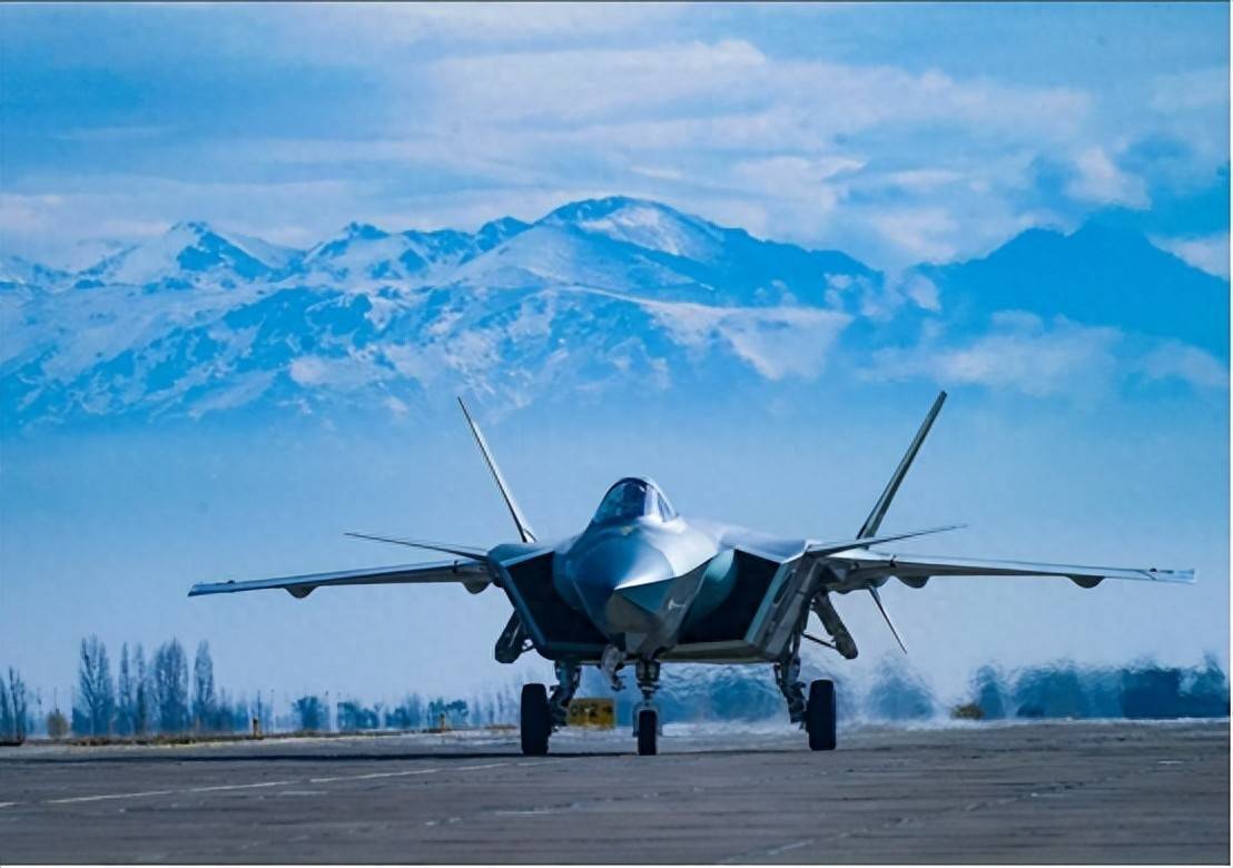 歼-20常态化驱离，美军意识到：中国变了，不再把F-35放在眼里！