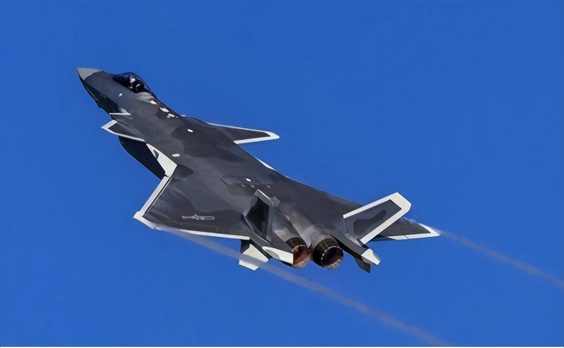 歼-20常态化驱离，美军意识到：中国变了，不再把F-35放在眼里！