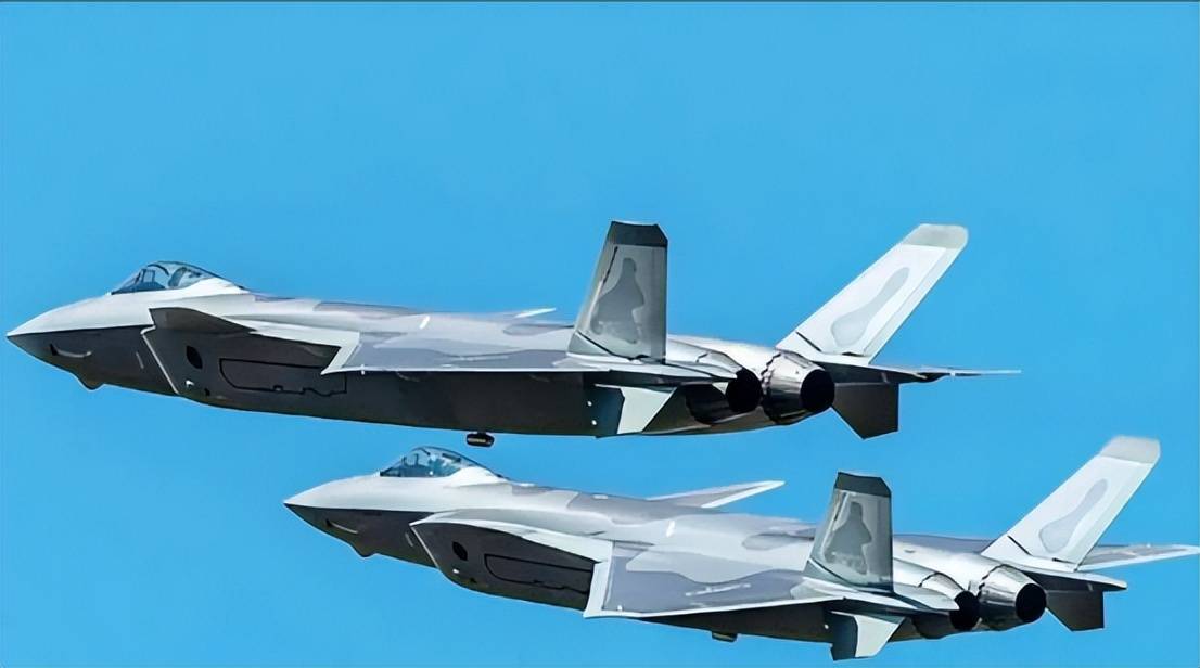 歼-20常态化驱离，美军意识到：中国变了，不再把F-35放在眼里！
