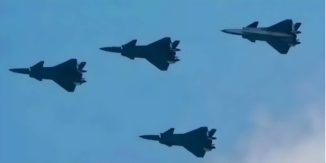 歼-20常态化驱离，美军意识到：中国变了，不再把F-35放在眼里！