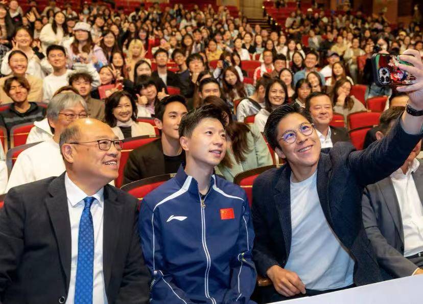 马龙出席香港公益活动，霍启刚郭晶晶做东，向马龙发起“挑战”