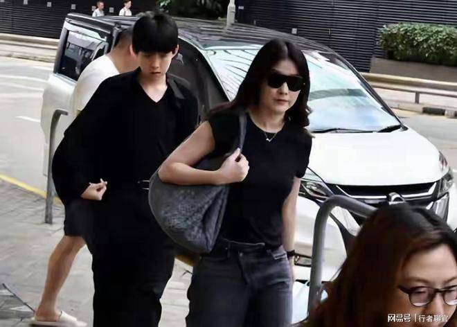 77岁香港富婆刘沈静低调离世，儿媳陈慧琳送别：豪门恩怨就此释然