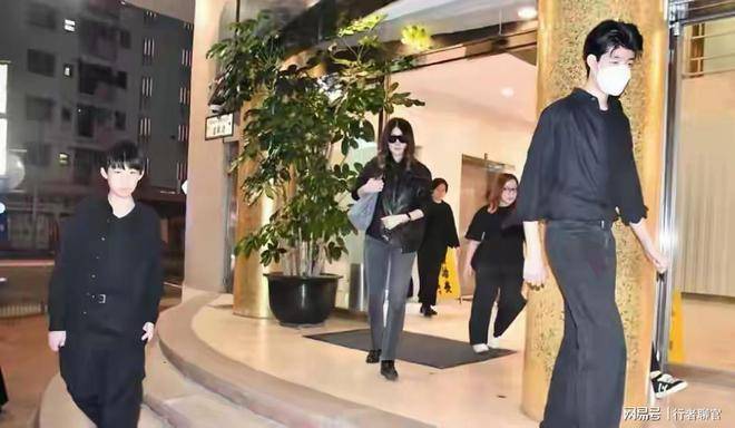 77岁香港富婆刘沈静低调离世，儿媳陈慧琳送别：豪门恩怨就此释然