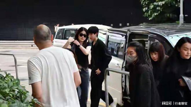 77岁香港富婆刘沈静低调离世，儿媳陈慧琳送别：豪门恩怨就此释然