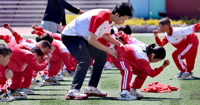 孙龙创办公益短道速滑队 冬奥亚军反哺社会传递梦想